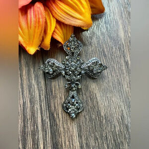 🦋B2G1🦋Black Rhinestone Cross Brooch Pin
